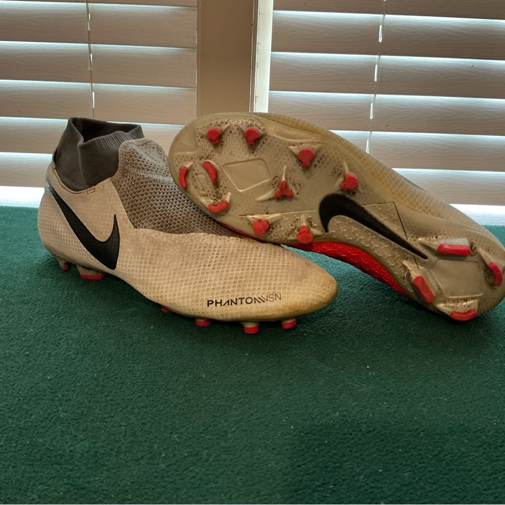 Nike Phantom VSN soccer cleats boots
